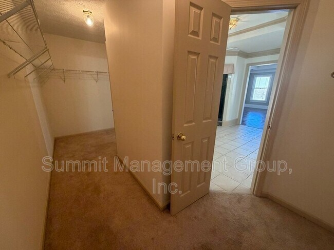 Building Photo - 2405 Twin Creek Ct SW