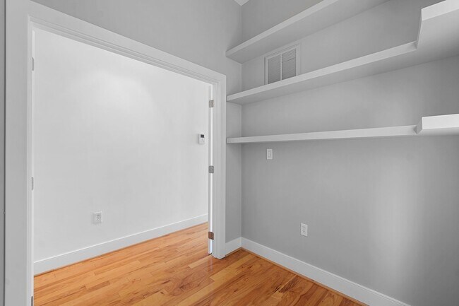 Building Photo - 1336 Belmont St NW