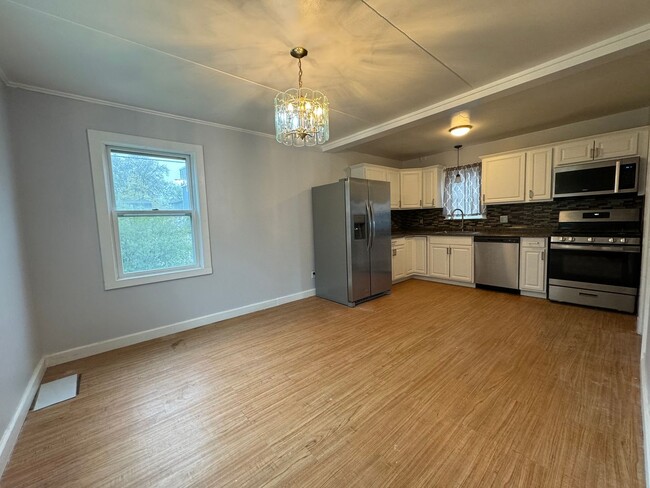 Building Photo - Single Family 3 Bedroom home on West Haven...