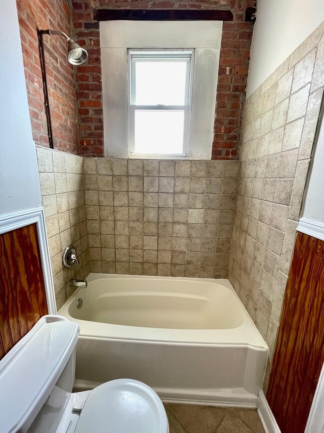 Building Photo - 313 5th St