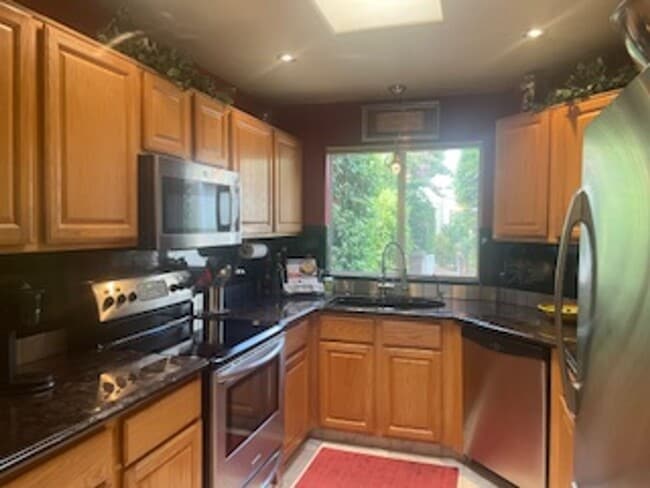 Building Photo - Tucson National Fully Furnished Home on the Golf Course