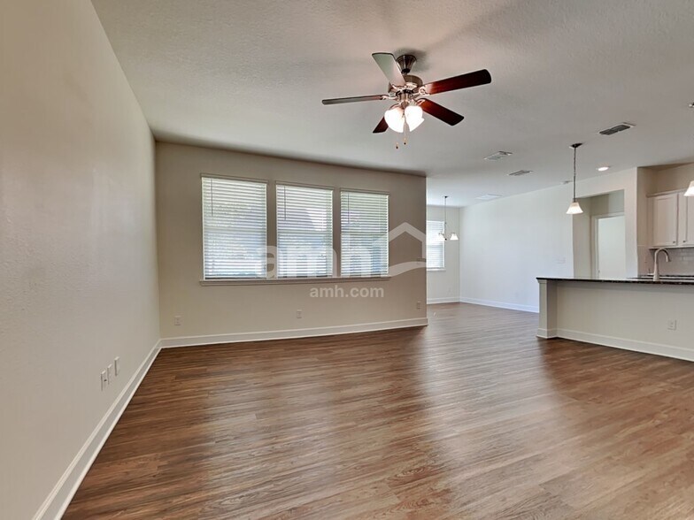 Building Photo - 460 Sandstone Dr