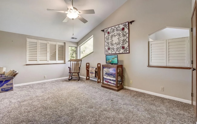 Building Photo - Bright 2-Bed/2-Bath Auburn Home with Sutte...