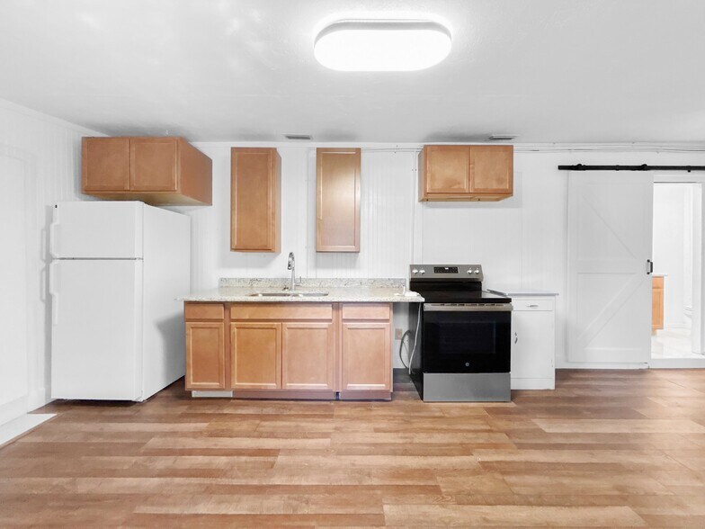 Building Photo - 8405 Aero Ave