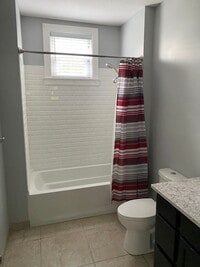 Building Photo - 4 bed/ 2 bath