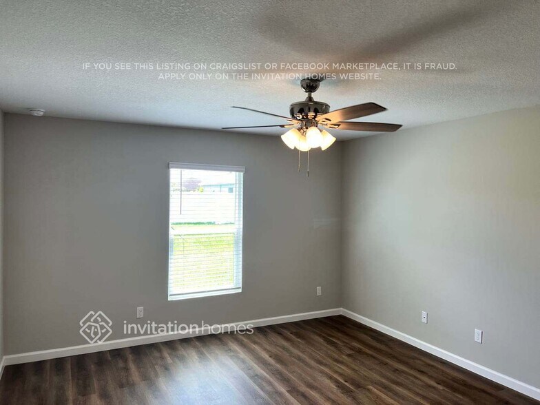 Building Photo - 2482 SW Fair Isle Rd