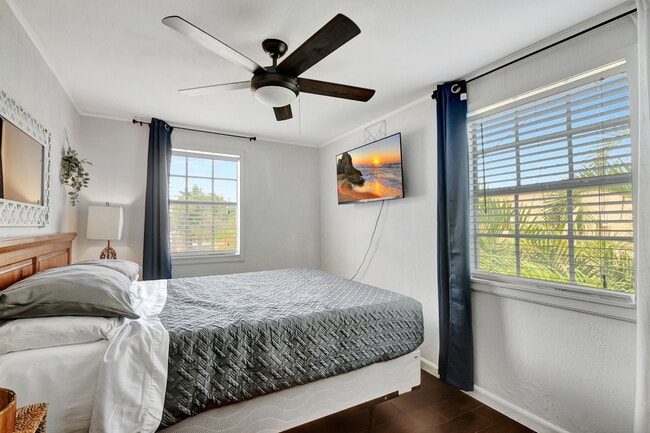 Building Photo - 412 El Prado