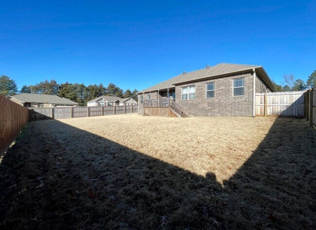 Building Photo - 202 Crestwood Ln