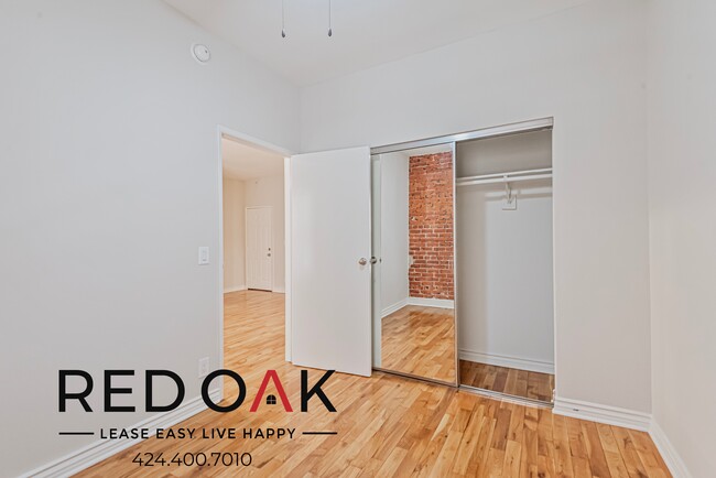 Building Photo - 326 1/2 Normandie Ave-309