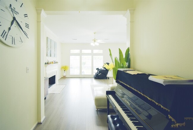 Building Photo - 3219 Summerland Dr