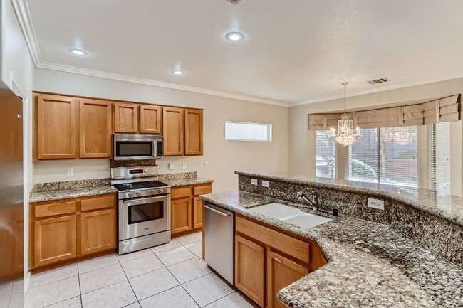 Building Photo - MONROE MODEL!  ALL APPLIANCES INCLUDED, FU...