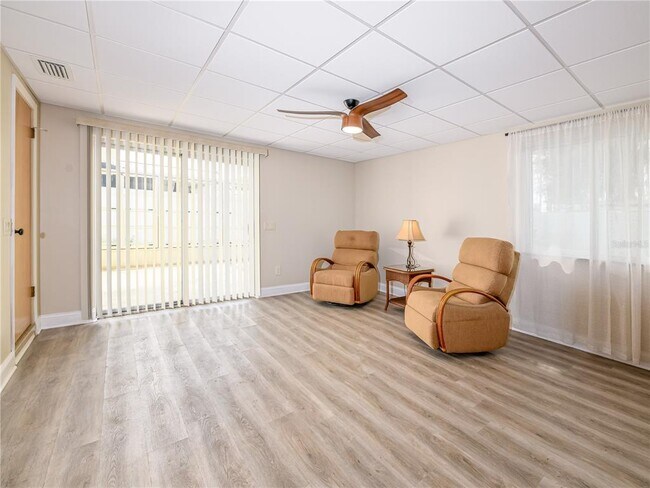 Building Photo - 907 Hillside Terrace