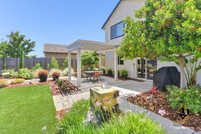 Building Photo - 8256 Schellhous Dr