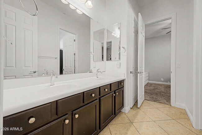 Building Photo - 5704 W Bent Tree Dr