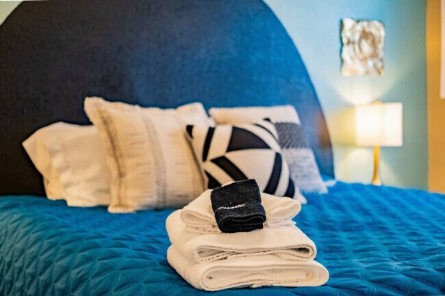 Building Photo - 170 E 100 N