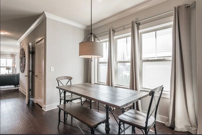 Building Photo - Belmont / Vanderbilt University Condo!!