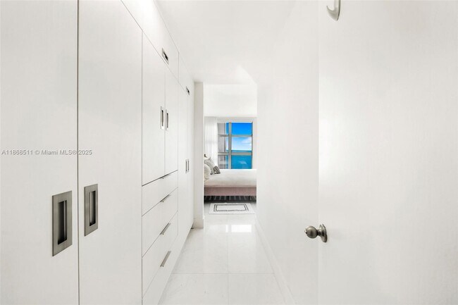 Building Photo - 5055 Collins Ave