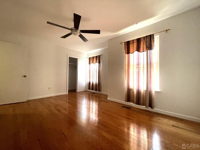 Building Photo - 115 Redbud Rd