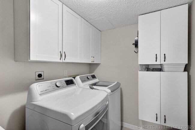 Building Photo - 10980 S Ocean Dr