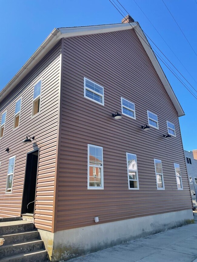 Building Photo - 1 bedroom/1 bathroom NEW apartment in McSh...