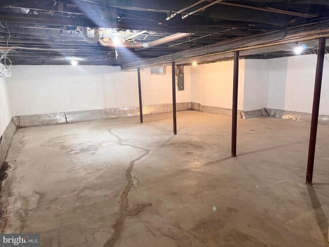 Building Photo - 2710 Academy Dr