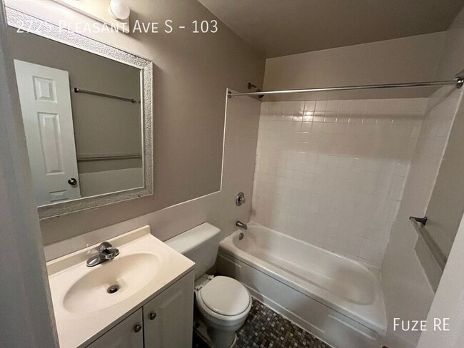 Building Photo - 2725 Pleasant Ave