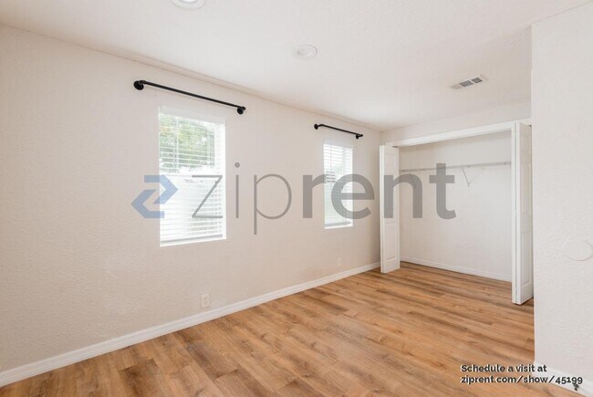 Building Photo - 909 E 28th Ave