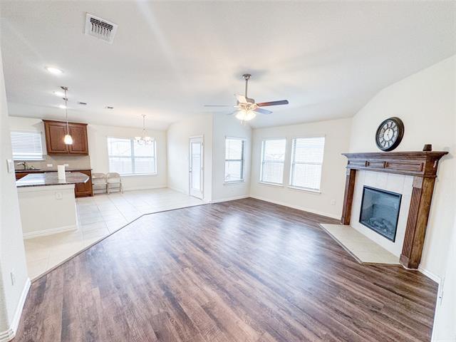 Building Photo - 365 Paloma St