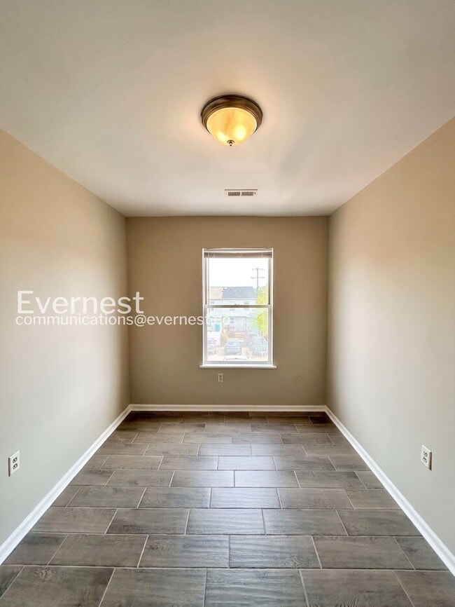 Building Photo - 800 Catherine St