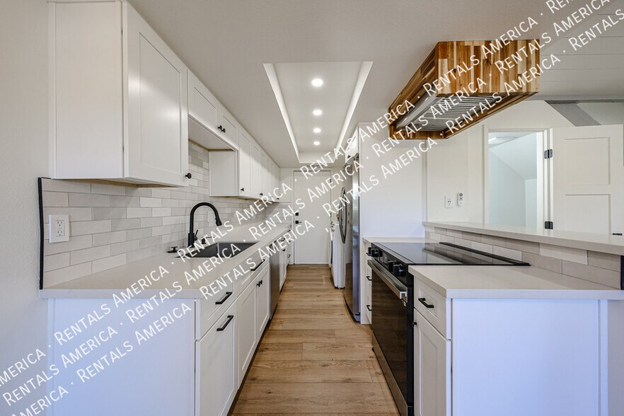 Building Photo - 8821 S 48th St