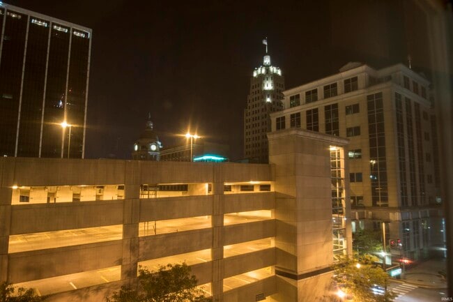 Building Photo - 113 W Wayne St