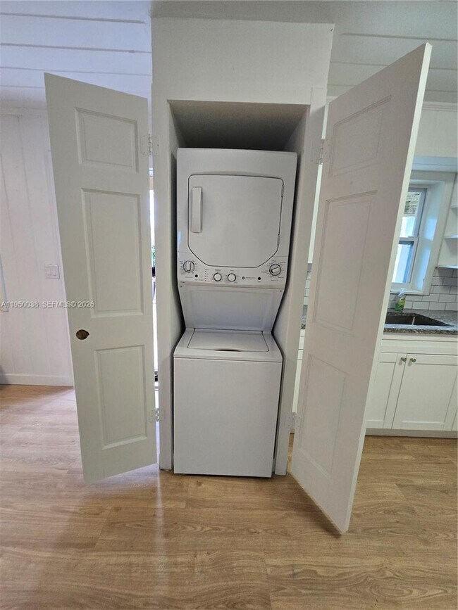 Building Photo - 4000 Greenwood Ave