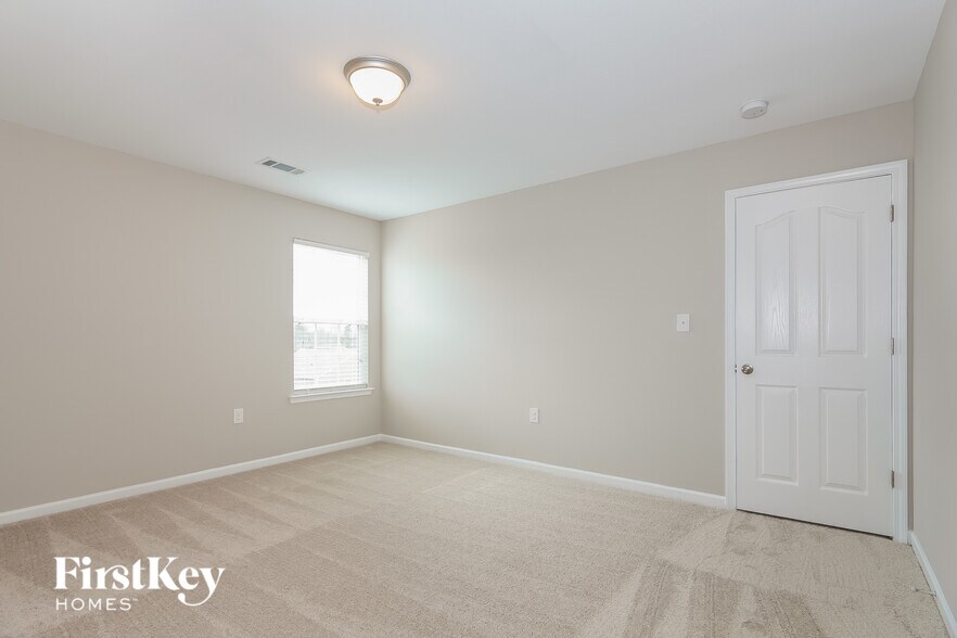 Building Photo - 1831 Eastway Dr