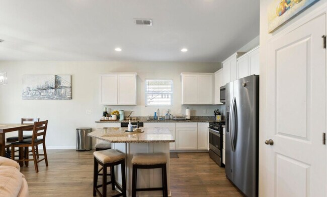 Building Photo - 6469 Lucerna Pl
