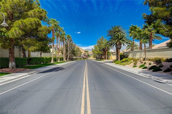 Building Photo - 121 Standing Stone St