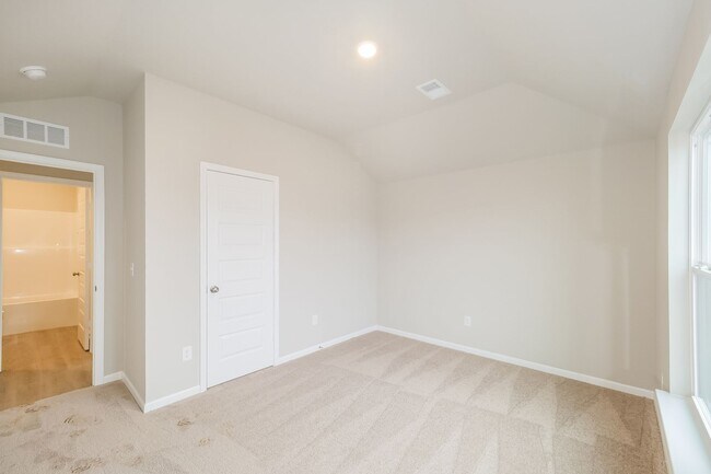 Building Photo - New neighborhood - Rural Setting close to City convenience! 3 Bed / 2 Bath in Spring Hill, KS - A...