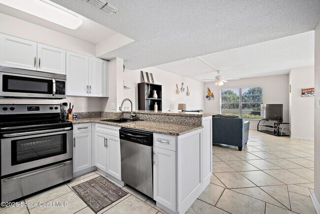 Building Photo - 4570 Ocean Beach Blvd