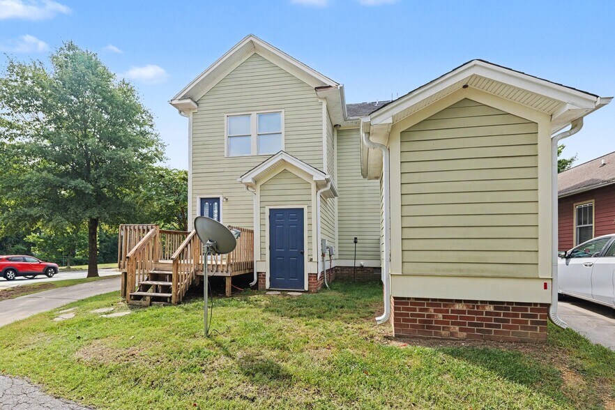 Building Photo - 2211 Charles Harshaw Ave