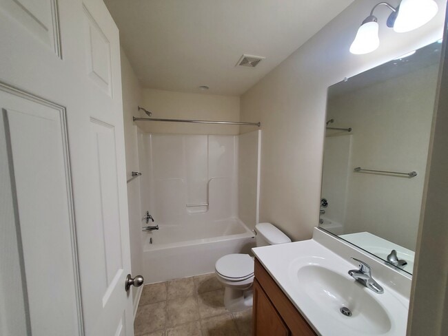 Building Photo - 14 Venetian Ct