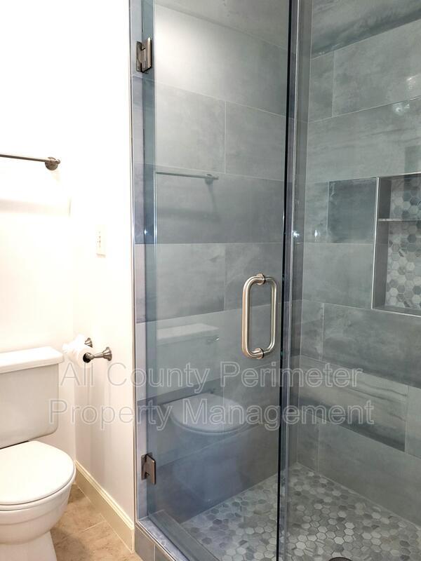 Building Photo - 501 Salem Woods Dr SE