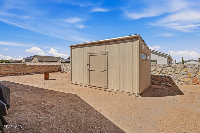 Building Photo - 14905 Tierra Escape Ave