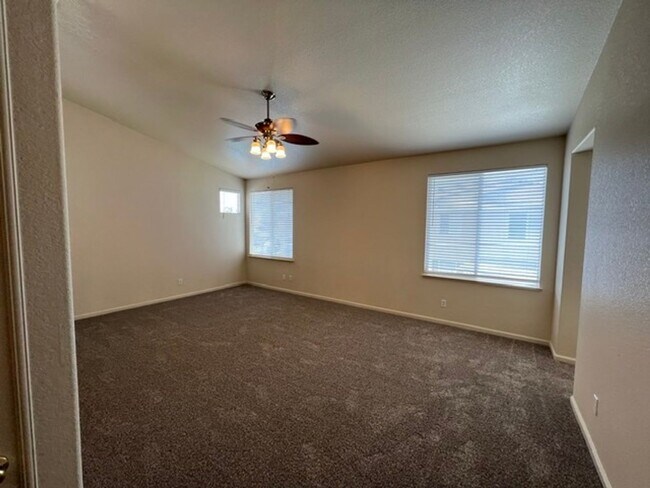 Building Photo - 2912 Medinah Way