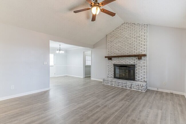 Building Photo - Ranch 3 bedroom 2 bath !