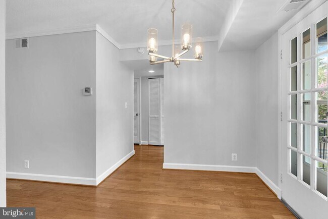 Building Photo - 2971 S Columbus St