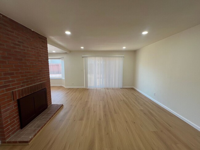 Building Photo - Beautiful and Large Union City home for re...