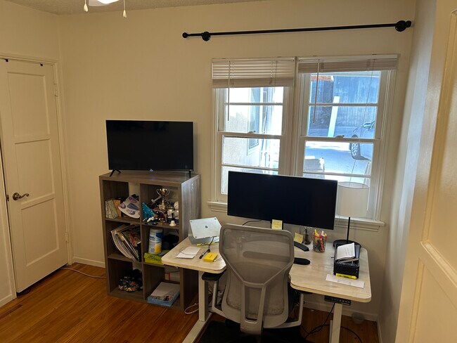 Building Photo - 638 Sheldon St