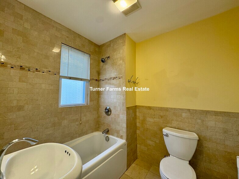 Building Photo - 156 Magazine St