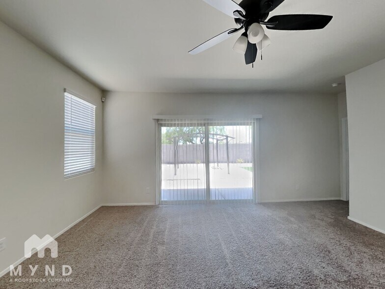 Building Photo - 10515 E Lupine Ln