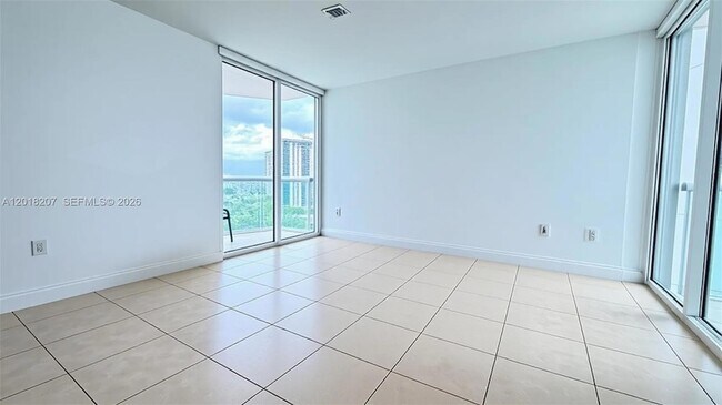 Building Photo - 19400 Turnberry Way