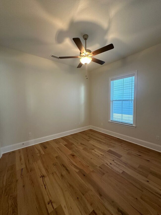Building Photo - Gorgeous New Contsruction 3 bedroom/2 full...